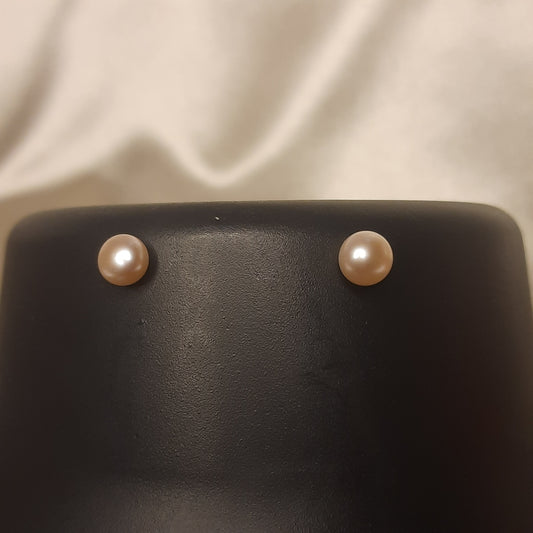 The Rosé Solitaire 4mm Pearl Studs