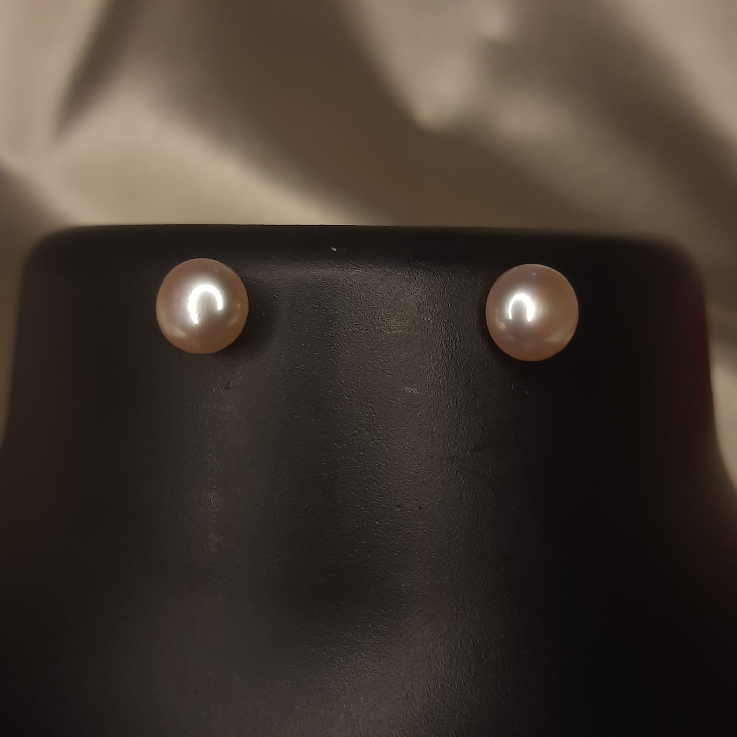 The Rosé Solitaire 6mm Pearl Studs