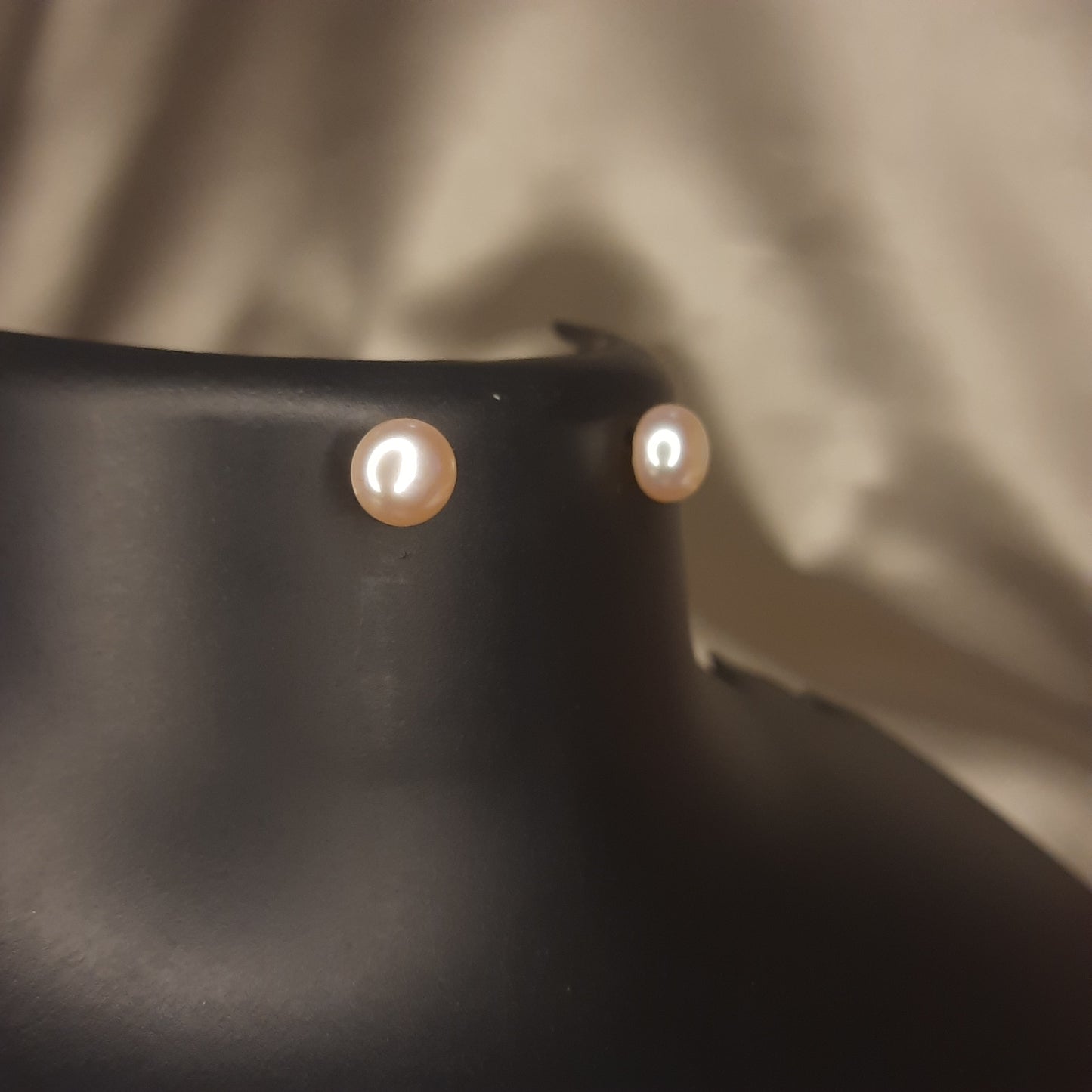 The Rosé Solitaire 6mm Pearl Studs