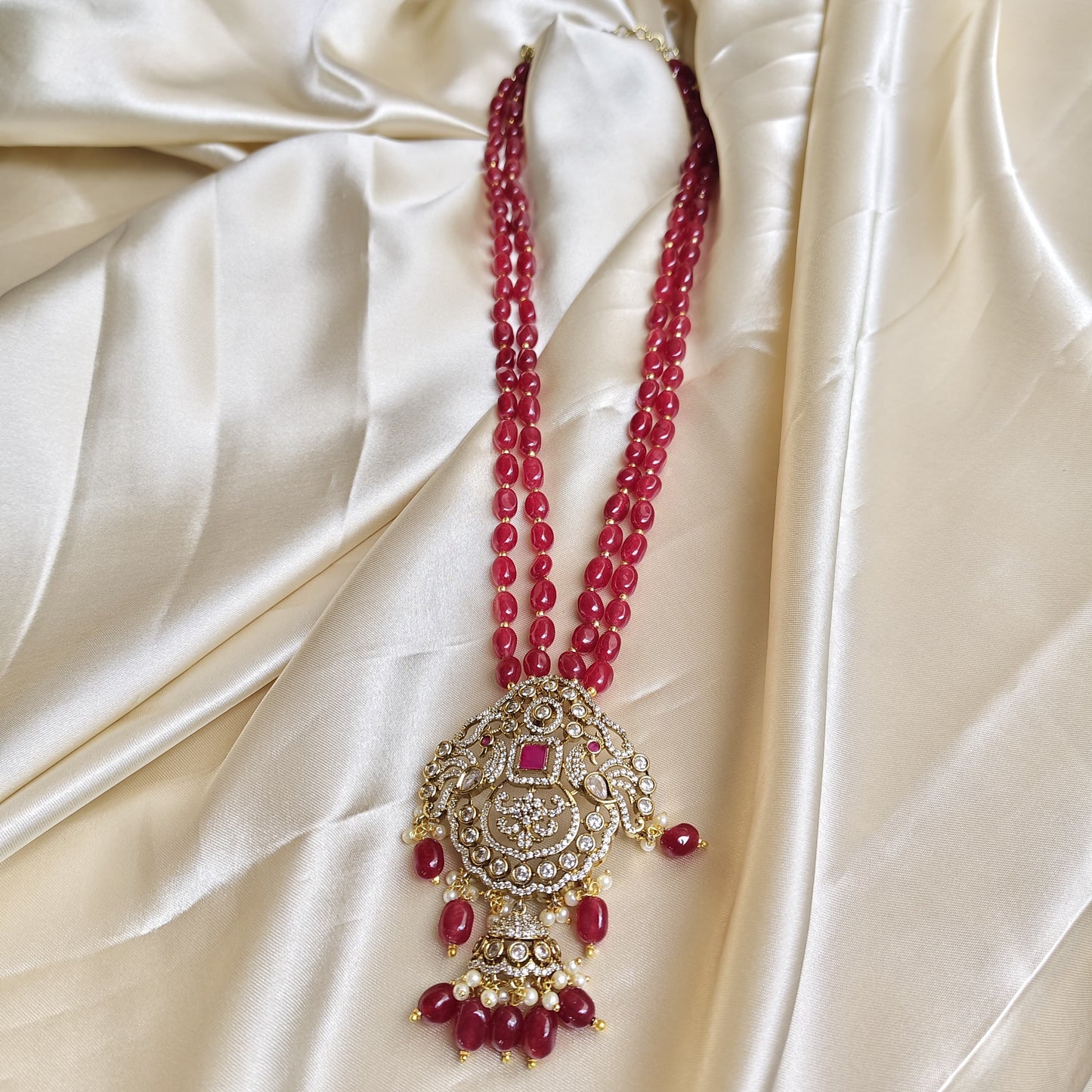 Monalisa Red Beads with Victorian Pendent