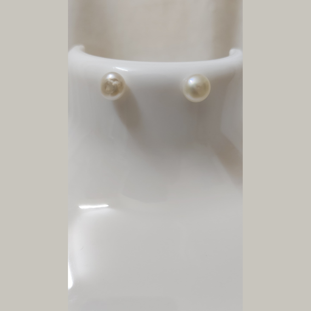 Pearl Necklace with Green Stone Drops