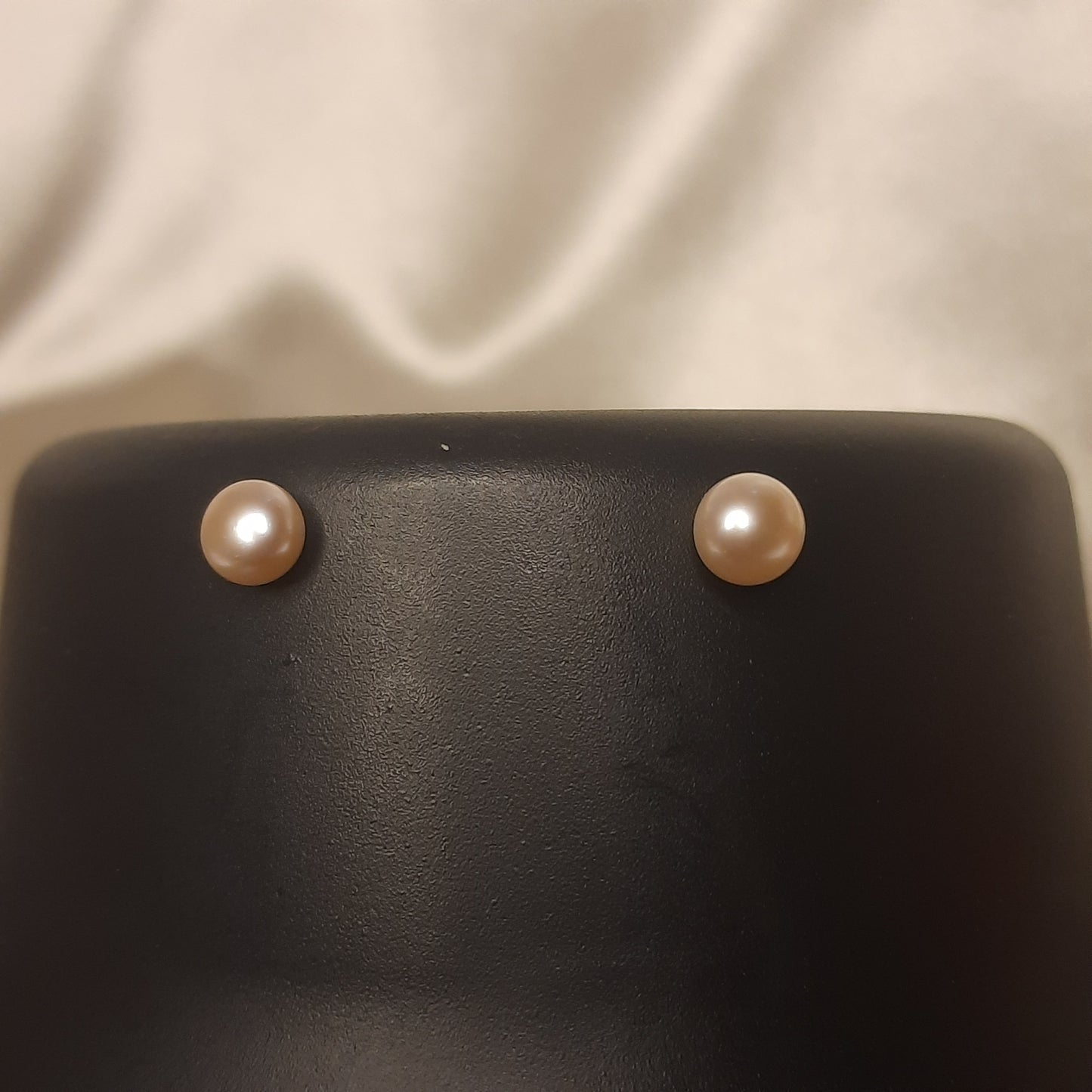The Rosé Solitaire 4mm Pearl Studs