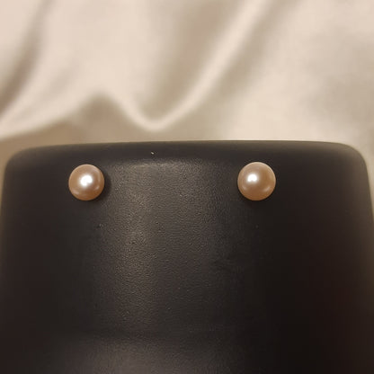 The Rosé Solitaire 4mm Pearl Studs