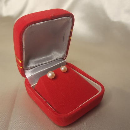 The Rosé Solitaire 4mm Pearl Studs