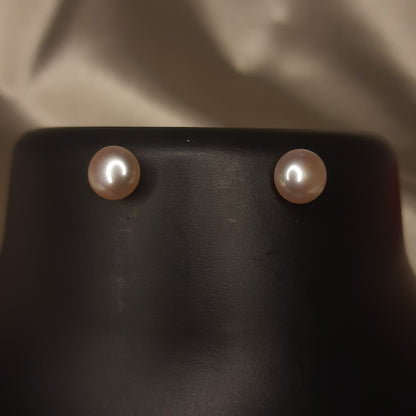 The Rosé Solitaire 6mm Pearl Studs