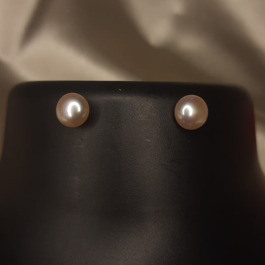 The Rosé Solitaire 6mm Pearl Studs